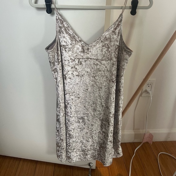 Velvet spaghetti strap dress - Picture 1 of 2